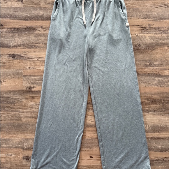 Vuori Halo Essential Wideleg Pants - Picture 4 of 6